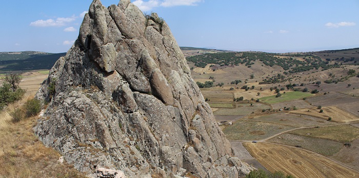 ADNAN MENDERES ÜNİVERSİTESİ (ADÜ) SANAT TARİHİ UYGULAMA VE ARAŞTIRMA MERKEZİ MÜDÜRÜ YRD. DOÇ. DR. MUSTAFA KEMAL ŞAHİN, ANADOLU SELÇUKLU DÖNEMİ ESERLERİNİN İZİNİ ORTA KARADENİZ BÖLÜMÜNDE ARADI (MEHMET BARLAS/AYDIN-İHA)