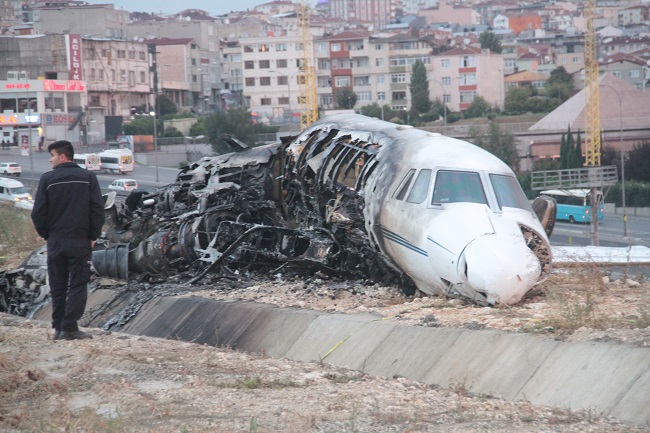 ATATÜRK HAVALİMANI'NDAKİ UÇAK KAZASININ BOYUTU HAVA AYDINLANINCA ORTAYA ÇIKTI. (TUNCER CENGİZ/İSTANBUL-İHA)