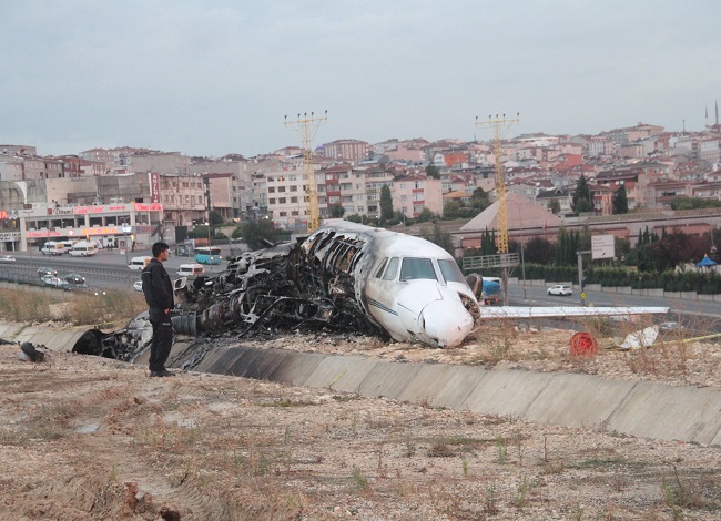 ATATÜRK HAVALİMANI'NDAKİ UÇAK KAZASININ BOYUTU HAVA AYDINLANINCA ORTAYA ÇIKTI. (TUNCER CENGİZ/İSTANBUL-İHA)