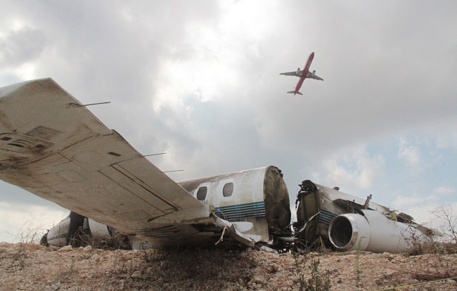 ULAŞTIRMA BAKANLIĞI KAZA ARAŞTIRMA İNCELEME KURULU EKİBİ, ATATÜRK HAVALİMANI’NDA YAŞANAN UÇAK KAZASININ ARDINDAN OLAY YERİNE GELEREK İNCELEMELERDE BULUNDU. (FERHAT YASAK/İSTANBUL-İHA)