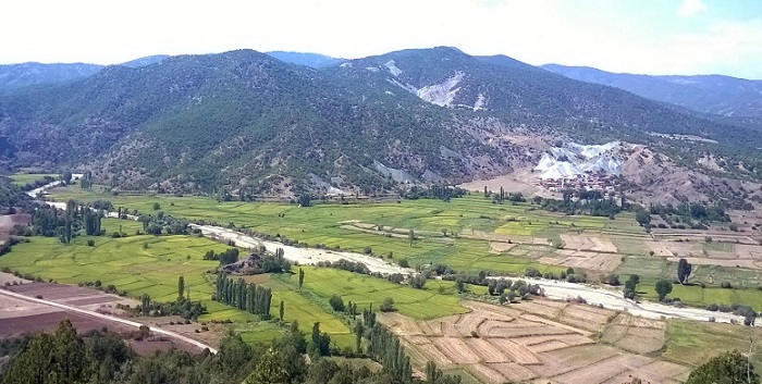 ÇORUM’UN OSMANCIK İLÇESİNDE ÇELTİK HASAT ÇALIŞMALARI DEVAM EDERKEN, ÜRETİCİ KABUKLU ÇELTİK VE PİRİNÇTEKİ FİYAT İSTİKRARSIZLIĞINDAN TEDİRGİN. (HÜSEYİN ÇETİNKAYA/ÇORUM-İHA)