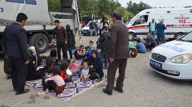 TIR’DAN 214 KAÇAK GÖÇMEN ÇIKTI