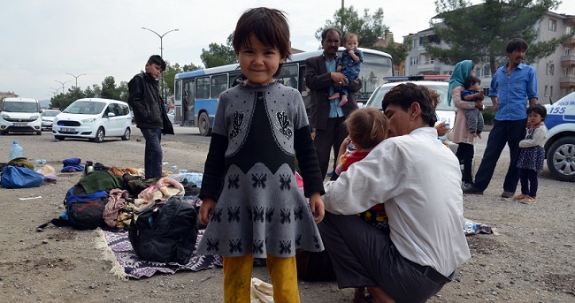 ÇORUM’UN OSMANCIK İLÇESİNDE BİR TIR İÇERİSİNDE YAKALANAN GÖÇMEN ÇOCUKLARIN DURUMU YÜREK BURKTU. (İSMAİL KABAKDERE - MUHAMMED MUTTALİP YALÇIN/ÇORUM-İHA)
