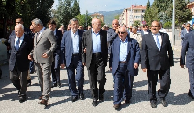 ESKİ BAKANLARDAN KARGI ÇIKARMASI
