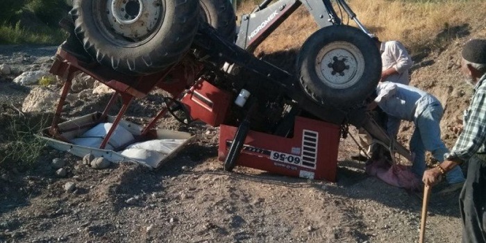 TRAKTÖR TAKLA ATTI: 1 YARALI