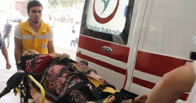 DÜĞÜNDE KAFASINA KİREMİT DÜŞTÜ