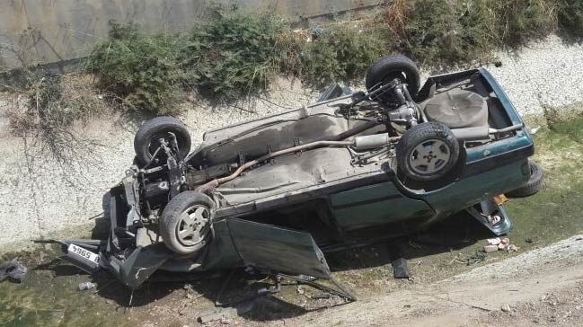 OTOMOBİL SU KANALINA UÇTU