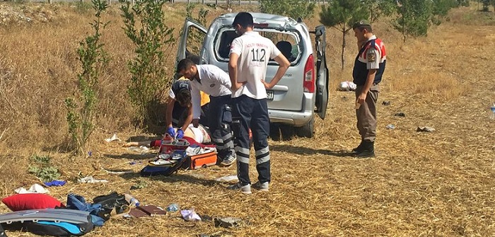 ARAÇ TARLAYA UÇTU: 1 ÖLÜ 3 YARALI