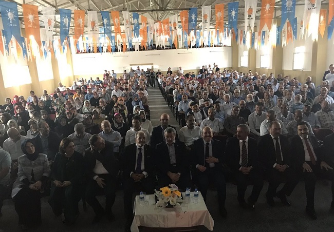 AK PARTİ ALACA İLÇE KONGRESİ YAPILDI. PARTİSİNİN 3 DÖNEM KURALI NEDENİYLE ÜMİT TOKGÖZ’ÜN ADAY OLMADIĞI KONGREDE ALACA İLÇE TEŞKİLATI’NIN YENİ BAŞKANI HALİL İBRAHİM ŞALTU OLDU. (MUHAMMED MUTTALİP YALÇIN/ÇORUM-İHA)