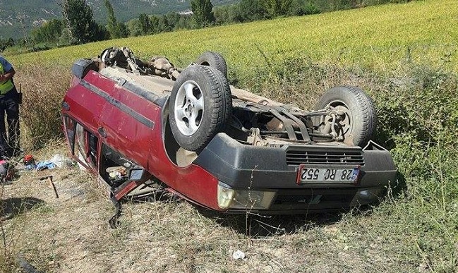 KARGI'DA OTOMOBİL TAKLA ATTI: 3 YARALI (TURAN OZAN ACAR/ÇORUM İHA) (TURAN OZAN ACAR/ÇORUM-İHA)