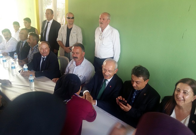 CHP LİDERİ KEMAL KILIÇDAROĞLU, ÇORUM PROGRAMI KAPSAMINDA LAÇİN İLÇESİNE BAĞLI GÖKGÖZLER KÖYÜNÜ ZİYARET ETTİ. (MUHAMMED MUTTALİP YALÇIN/ÇORUM-İHA)