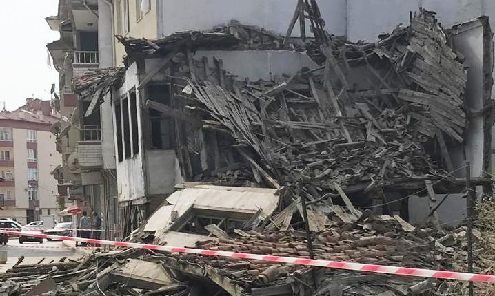 metruk bina çöktü çorum (4)