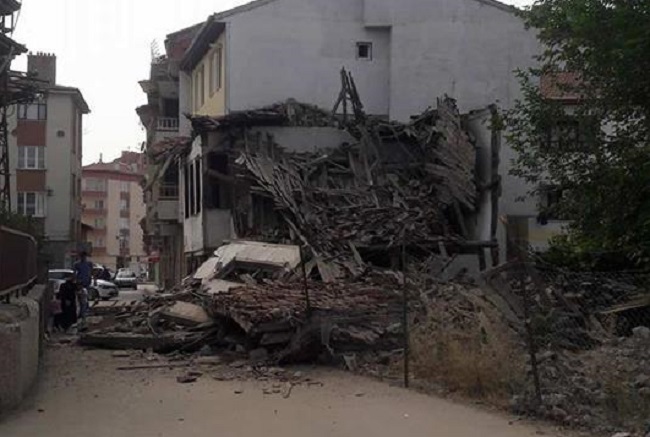 metruk bina çöktü çorum (7)