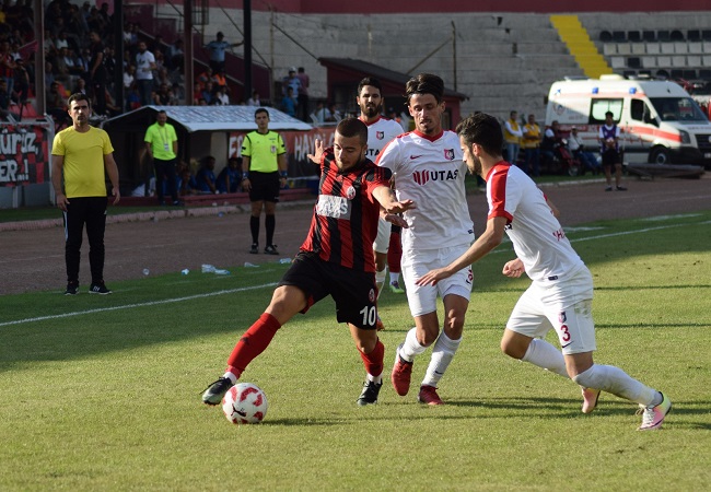 SPOR TOTO 3. LİG’DE MÜCADELE EDEN ÇORUM BELEDİYESPOR SAHASINDA KARŞILAŞTIĞI UTAŞ UŞAKSPOR İLE 1-1 BERABERE KALDI. (İHA/ÇORUM-İHA)