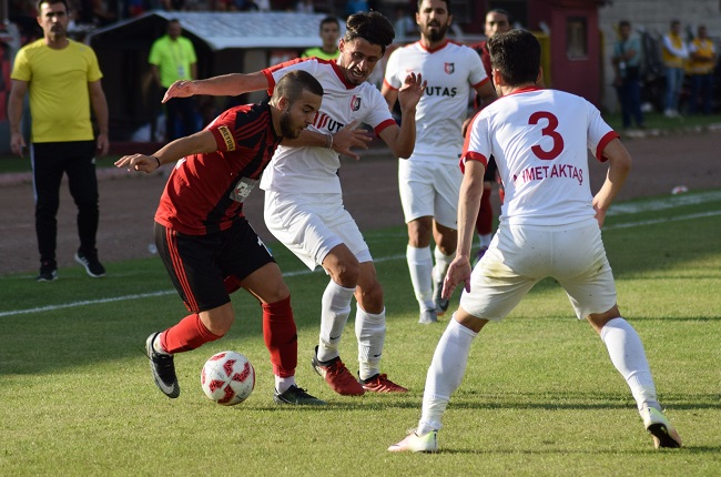 SPOR TOTO 3. LİG’DE MÜCADELE EDEN ÇORUM BELEDİYESPOR SAHASINDA KARŞILAŞTIĞI UTAŞ UŞAKSPOR İLE 1-1 BERABERE KALDI. (İHA/ÇORUM-İHA)