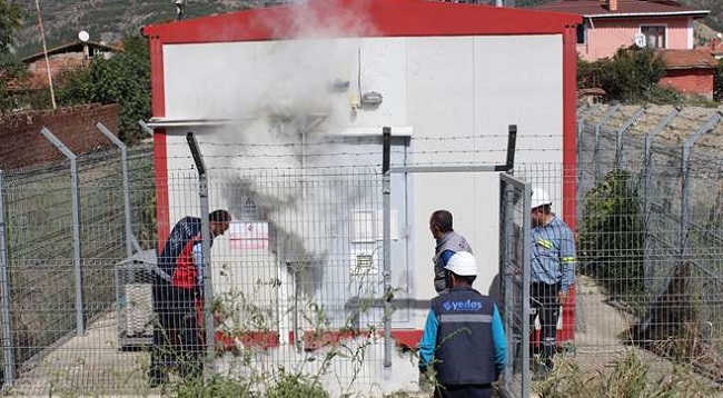 TRAFODAKİ YANGIN KORKUTTU