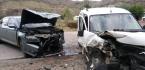 İKİ OTOMOBİL ÇARPIŞTI: 12 YARALI