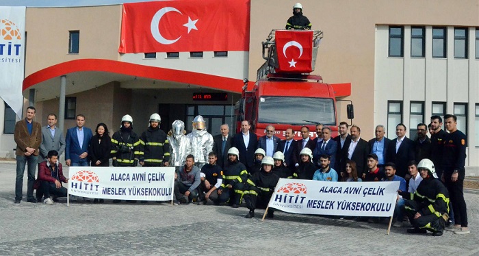 YÜKSEKOKULA İTFAİYE ARACI HİBE EDİLDİ