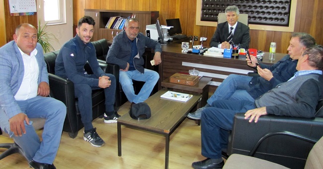 MİLLİ MAÇ NEDENİYLE LİGE VERİLEN ARAYI DEĞERLENDİRMEK İSTEYEN BEŞİKTAŞLI FUTBOLCU TOLGAY ARSLAN, MEMLEKETİ ÇORUM’A GELDİ. (MUHAMMED MUTTALİP YALÇIN/ÇORUM-İHA)