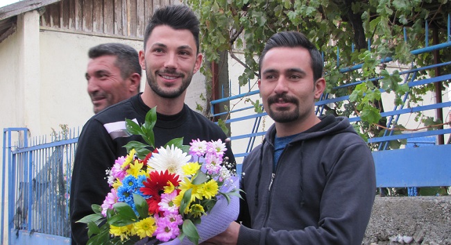 MİLLİ MAÇ NEDENİYLE LİGE VERİLEN ARAYI DEĞERLENDİRMEK İSTEYEN BEŞİKTAŞLI FUTBOLCU TOLGAY ARSLAN, BABA OCAĞINI ZİYARET ETTİ. (BÜLENT ÖZKALELİ - MUHAMMED MUTTALİP YALÇIN/ÇORUM-İHA)