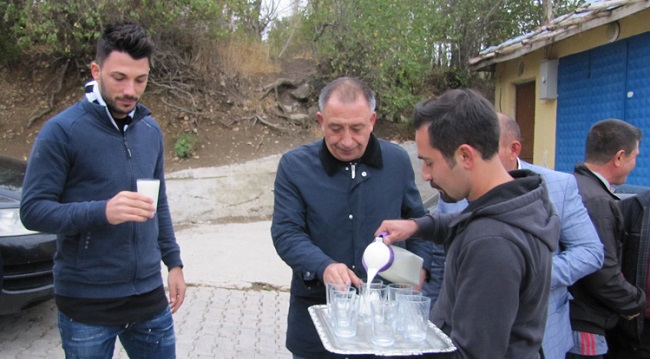 MİLLİ MAÇ NEDENİYLE LİGE VERİLEN ARAYI DEĞERLENDİRMEK İSTEYEN BEŞİKTAŞLI FUTBOLCU TOLGAY ARSLAN, BABA OCAĞINI ZİYARET ETTİ. (BÜLENT ÖZKALELİ - MUHAMMED MUTTALİP YALÇIN/ÇORUM-İHA)