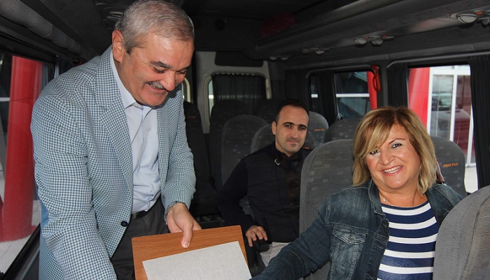 BAŞKAN KARATAŞ, YENİ OTOBÜS TERMİNALİNİN İLK YOLCULARINA ÇİKOLATA İKRAM ETTİ (İSMAİL KABAKDERE/ÇORUM-İHA)