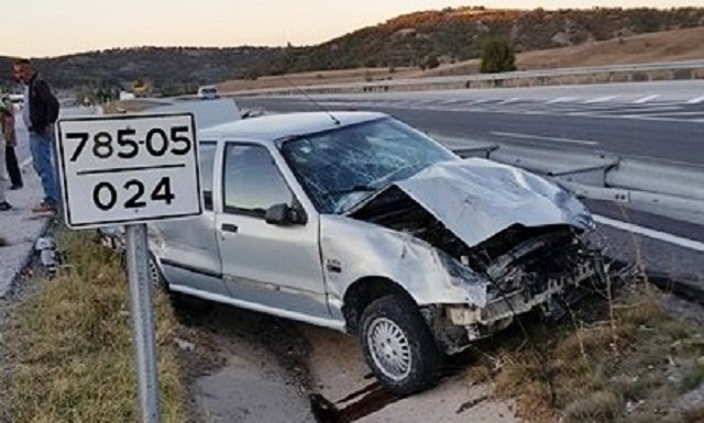 İKİ OTOMOBİL ÇARPIŞTI: 1 YARALI