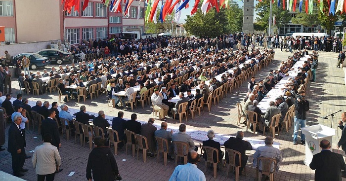BELEDİYE AŞURE DAĞITTI (SERKAN ŞANSEVER/ÇORUM-İHA)