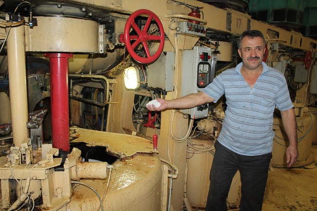 TÜRKİYE’NİN ŞEKER İHTİYACININ ÖNEMLİ BİR BÖLÜMÜNÜN KARŞILANDIĞI ÇORUM’DA PANCARIN TARLADAN SOFRAYA ZAHMETLİ YOLCULUĞU BAŞLADI. TARLADAN FABRİKAYA GETİRİLEN PANCARLAR, ÇEŞİTLİ İŞLEMLERDEN GEÇİRİLİP ŞEKERE DÖNÜŞTÜRÜLÜYOR. (MUHAMMED MUTTALİP YALÇIN/ÇORUM-İHA)