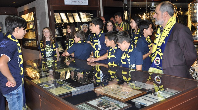 FENERBAHÇE'NİN "İYİLİK YAP” ADI VERİLEN PROJE KAPSAMINDA ÇORUM’UN DÜVENCİ BELDESİ ORTAOKULU’NDA EĞİTİM GÖREN VE DERSLERİNDE BAŞARILI OLAN 17 ÖĞRENCİ FENERBAHÇE SPOR KULÜBÜ KADIKÖY ŞUBESİ’NİN DAVETLİSİ OLARAK İSTANBUL’A GELDİ. (MUHAMMED MUTTALİP YALÇIN/ÇORUM-İHA)