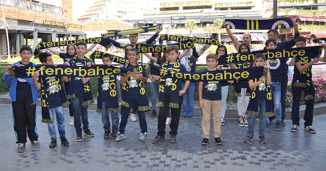 FENERBAHÇE'NİN "İYİLİK YAP” ADI VERİLEN PROJE KAPSAMINDA ÇORUM’UN DÜVENCİ BELDESİ ORTAOKULU’NDA EĞİTİM GÖREN VE DERSLERİNDE BAŞARILI OLAN 17 ÖĞRENCİ FENERBAHÇE SPOR KULÜBÜ KADIKÖY ŞUBESİ’NİN DAVETLİSİ OLARAK İSTANBUL’A GELDİ. (MUHAMMED MUTTALİP YALÇIN/ÇORUM-İHA)