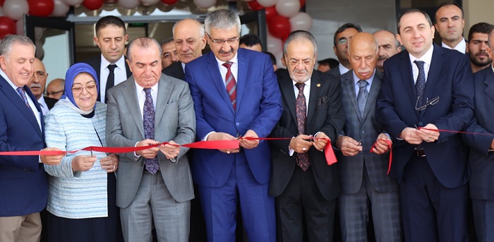 SİNPAŞ GRUBU YÖNETİM KURULU BAŞKANI AVNİ ÇELİK’İN MEMLEKETİ OLAN ÇORUM’UN ALACA İLÇESİNE YAPTIRDIĞI VE KENDİ ADINI TAŞIYAN AVNİ ÇELİK MESLEK YÜKSEKOKULU HİZMETE AÇILDI. (MUHAMMED MUTTALİP YALÇIN/ÇORUM-İHA)