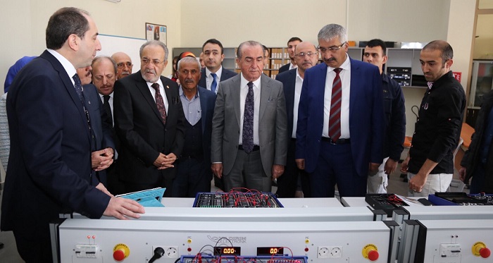 SİNPAŞ GRUBU YÖNETİM KURULU BAŞKANI AVNİ ÇELİK’İN MEMLEKETİ OLAN ÇORUM’UN ALACA İLÇESİNE YAPTIRDIĞI VE KENDİ ADINI TAŞIYAN AVNİ ÇELİK MESLEK YÜKSEKOKULU HİZMETE AÇILDI. (MUHAMMED MUTTALİP YALÇIN/ÇORUM-İHA)
