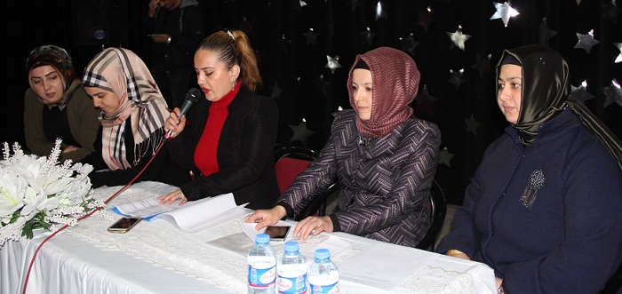 AK PARTİ ALACA KADIN KOLLARI OLAĞAN KONGRESİNDE TEKRAR İLÇE BAŞKANLIĞI GÖREVİNE GETİRİLEN AYSEMA ARKLAN, GÜVEN TAZELEDİ. (MUHAMMED MUTTALİP YALÇIN/ÇORUM-İHA)