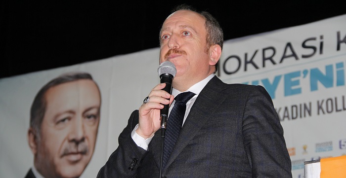 AK PARTİ ÇORUM İL BAŞKANI MEHMET KARADAĞ İSE, CUMHURBAŞKANI RECEP TAYYİP ERDOĞAN’IN KADINLARIN SADECE SEÇMEN OLARAK DEĞİL, SEÇİLENLER OLARAK DA SANDIĞA GİTMELERİNİN ÖNÜNDEKİ ENGELLERİ KALDIRDIĞINI SÖYLEDİ. (MUHAMMED MUTTALİP YALÇIN/ÇORUM-İHA)