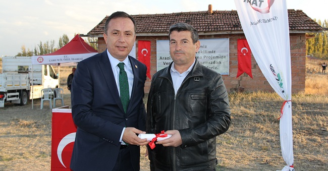 ÇİFTÇİLERE TAPULARI TESLİM EDİLDİ