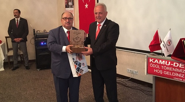 ORHAN ATEŞ’E KAMU-DER’DEN ÖDÜL