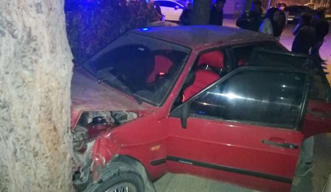 OTOMOBİLLER KAVŞAKTA ÇARPIŞTI