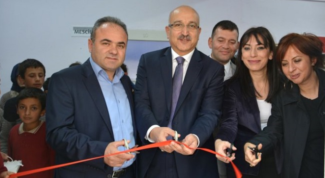 KINIK’TA KÜTÜPHANESİNE KAVUŞTU