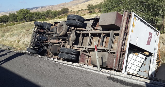 VİRAJI ALAMADI DEVRİLDİ