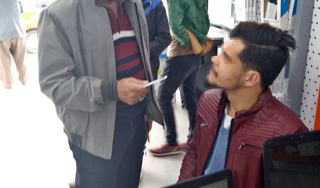 SAHTE EHLİYETLE TELEFON ALACAKTI