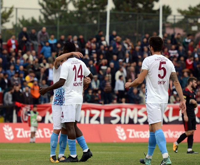 ZİRAAT TÜRKİYE KUPASI 4. TUR MAÇINDA TRABZONSPOR, DEPLASMANDA KARŞILAŞTIĞI ÇORUM BELEDİYESPOR'U 6-0 MAĞLUP EDEREK BİR ÜST TURA YÜKSELDİ. (MUHAMMED MUTTALİP YALÇIN/ÇORUM-İHA)