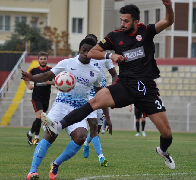 ZİRAAT TÜRKİYE KUPASI 4. TUR MAÇINDA TRABZONSPOR, DEPLASMANDA KARŞILAŞTIĞI ÇORUM BELEDİYESPOR'U 6-0 MAĞLUP EDEREK BİR ÜST TURA YÜKSELDİ. (MUHAMMED MUTTALİP YALÇIN/ÇORUM-İHA)