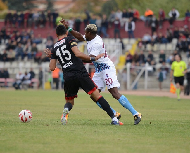 ZİRAAT TÜRKİYE KUPASI 4. TUR MAÇINDA TRABZONSPOR, DEPLASMANDA KARŞILAŞTIĞI ÇORUM BELEDİYESPOR'U 6-0 MAĞLUP EDEREK BİR ÜST TURA YÜKSELDİ. (MUHAMMED MUTTALİP YALÇIN/ÇORUM-İHA)