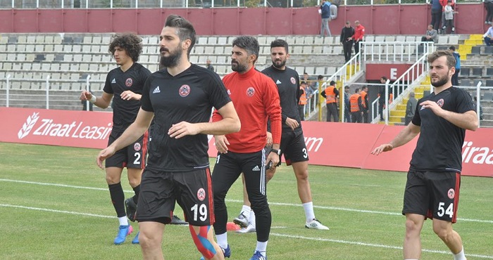 TAKIM KAPTANI CEZADAN KURTULAMADI