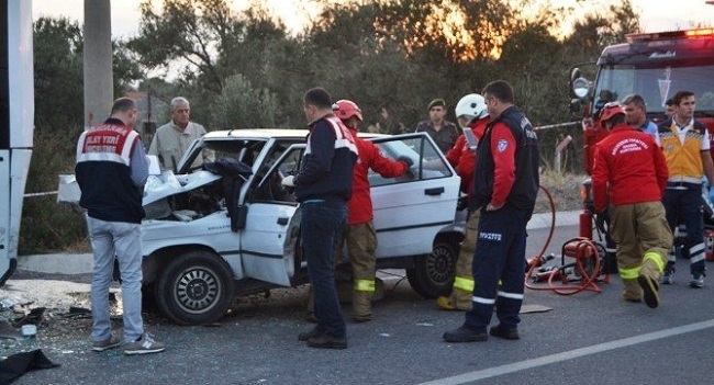 OTOBÜSE ARKADAN ÇARPTI