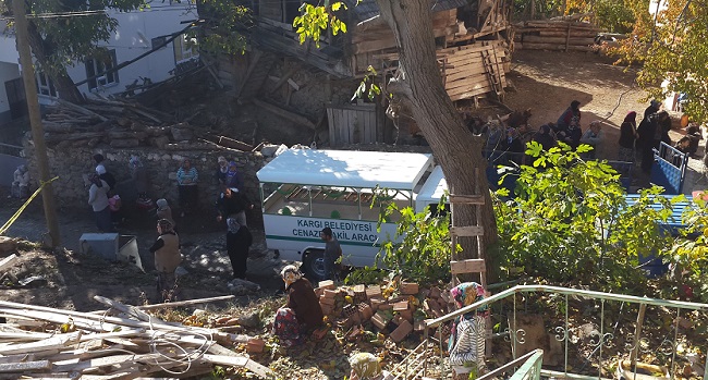 ÇORUM’UN KARGI İLÇESİNDE BİR EVDE ÇIKAN YANGINDA EVDE MAHSUR KALAN DİYALİZ HASTASI YAŞLI KADIN HAYATINI KAYBETTİ. (TURAN OZAN ACAR/ÇORUM-İHA)
