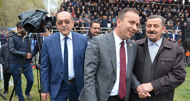 KARGI PANAYIR GÜREŞLERİNE AK PARTİ MİLLETVEKİLİ AHMET SAMİ CEYLANDA KATILDI. (TURAN OZAN ACAR/ÇORUM-İHA)