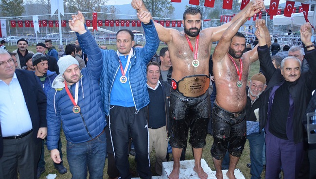KARGI PANAYIR GÜREŞLERİNDE BAŞPEHLİVAN ÜNAL KARAMAN OLDU. (TURAN OZAN ACAR/ÇORUM-İHA)