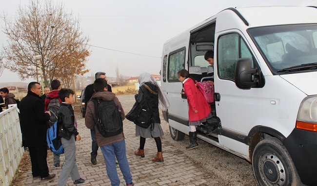 MÜDÜR OKUL SERVİSLERİNİ DENETLEDİ